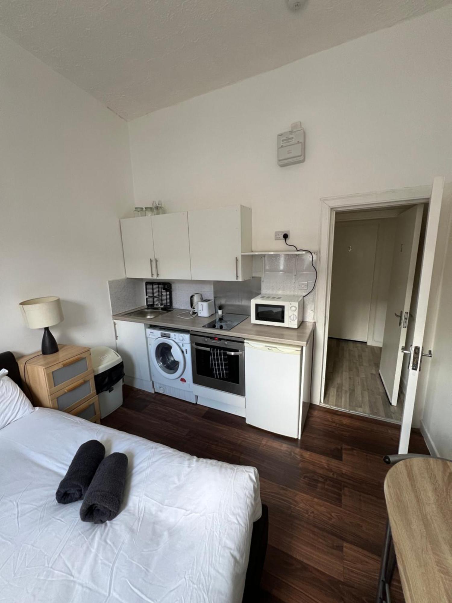 Great Western Road Studio With En Suite غلاسغو المظهر الخارجي الصورة