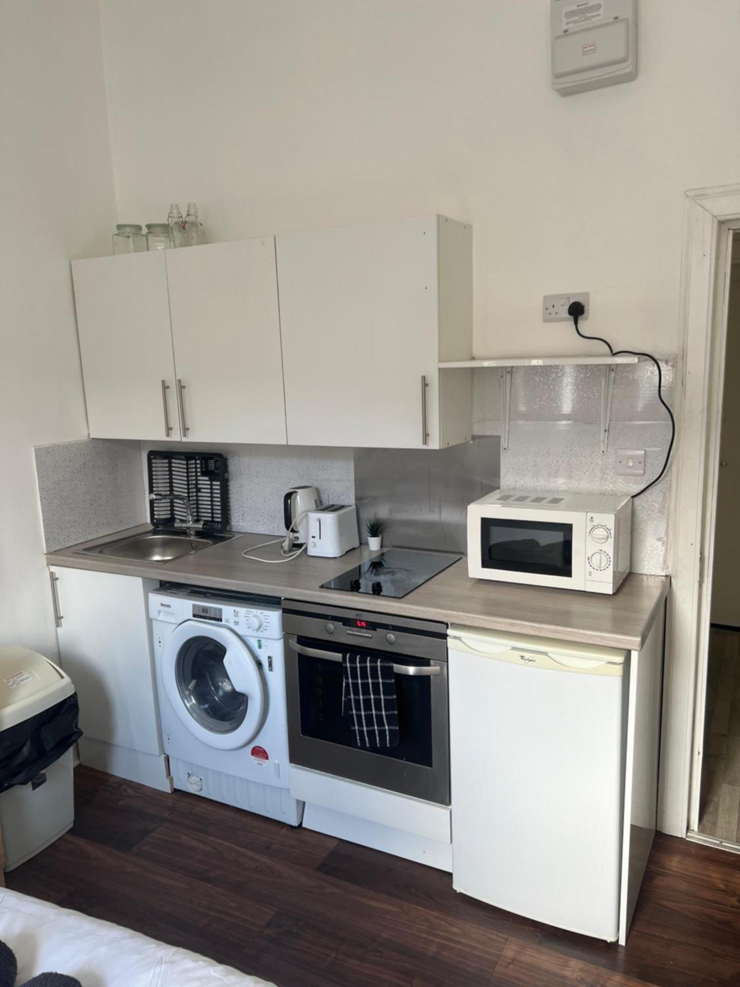 Great Western Road Studio With En Suite غلاسغو المظهر الخارجي الصورة